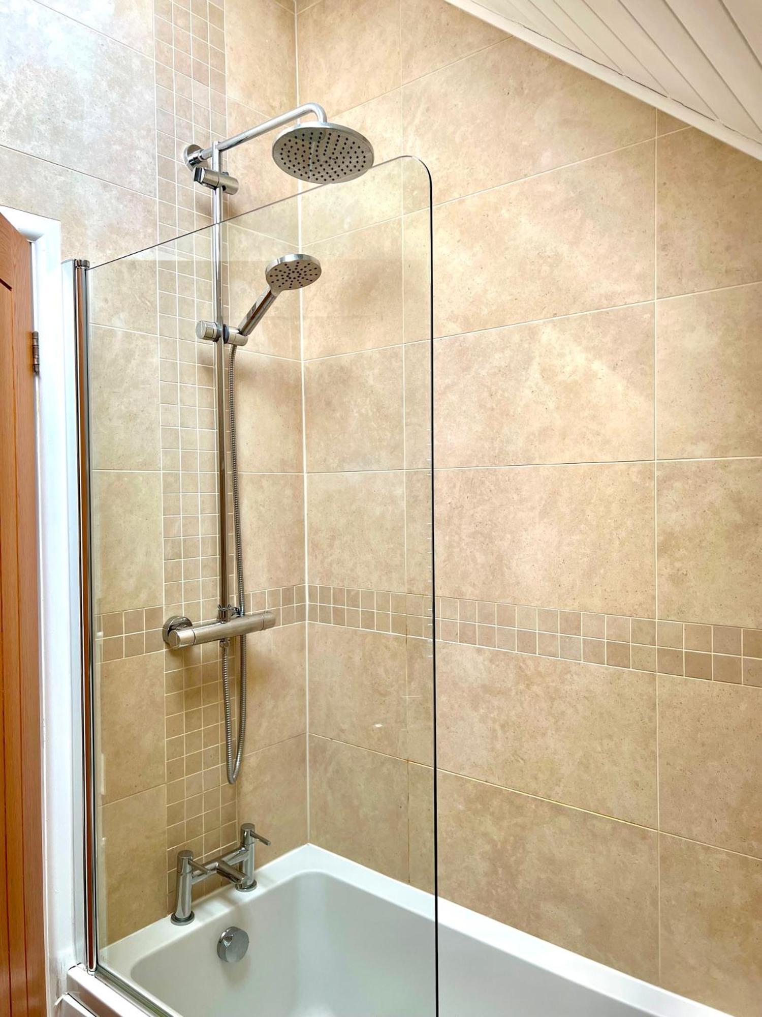 Nola Lodge Cirencester Bagian luar foto