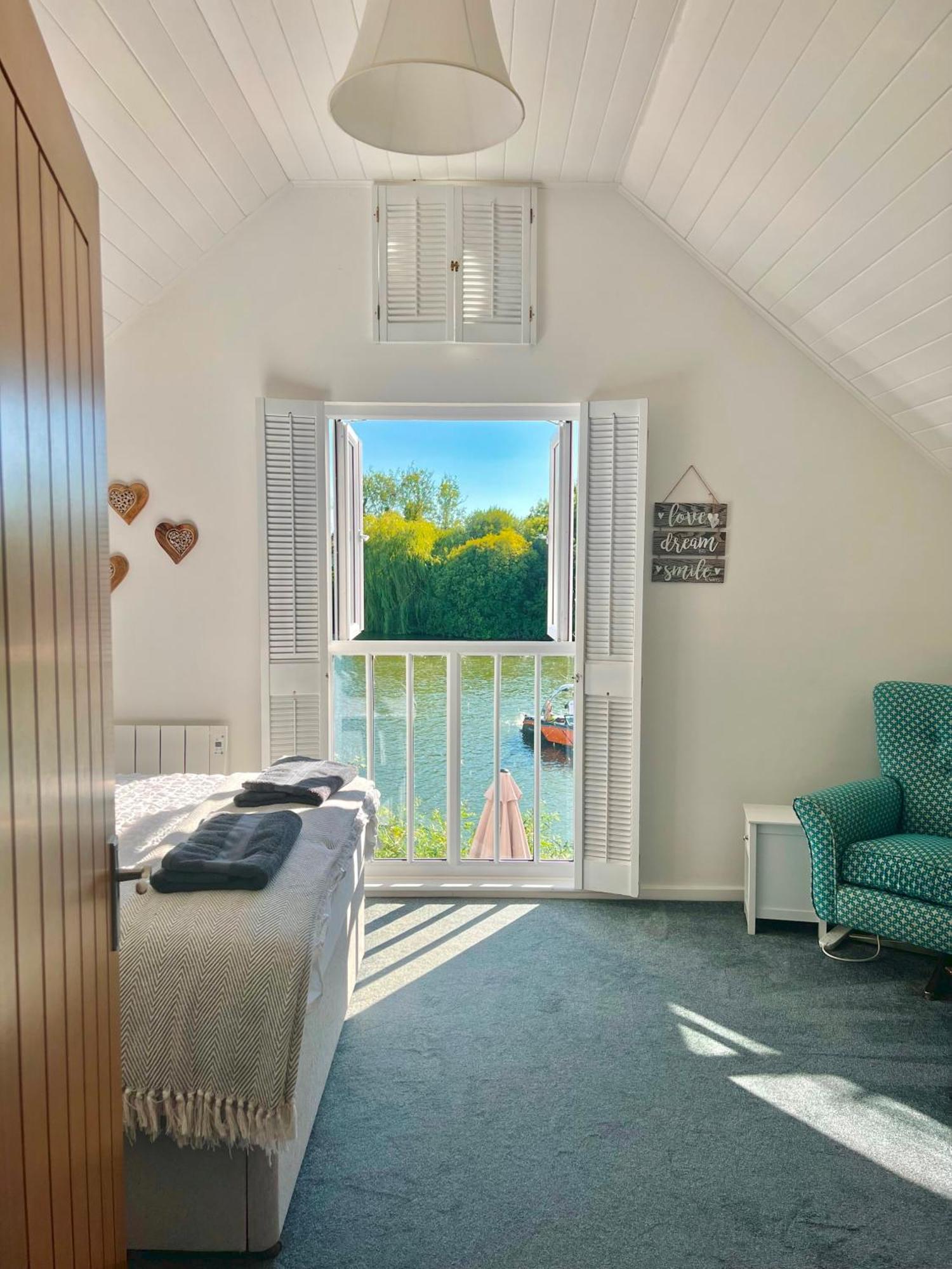 Nola Lodge Cirencester Bagian luar foto